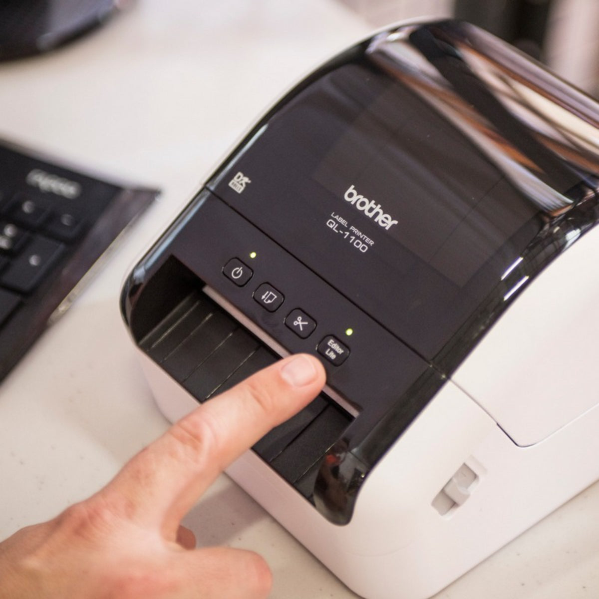 מדפסת-מדבקות-brother-ql-1100