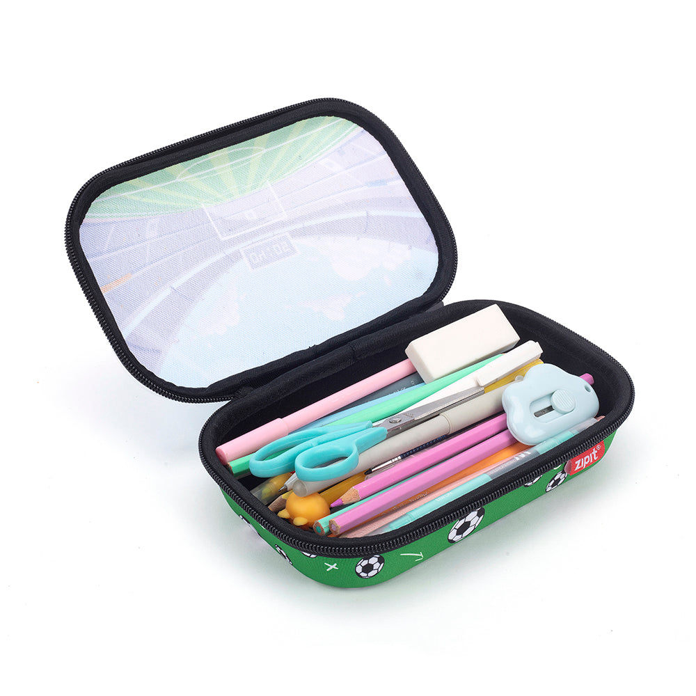 ZIPIT Clear Top Soccer – קלמר שקוף בעיצוב מגרש כדורגל עם כדור זז