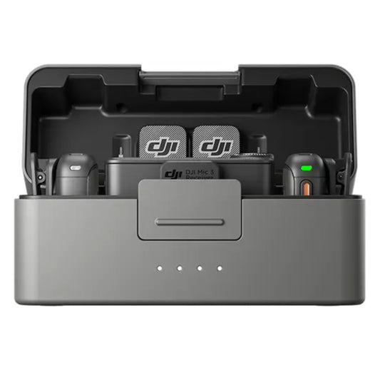 מערכת מיקרופון אלחוטי זוגי DJI Mic 3 להקלטת סאונד מקצועית ליוצרי תוכן, המאפשרת איכות שמע נקייה ובידוד רעשים ליצירת סרטונים וראיונות ברמה הגבוהה ביותר