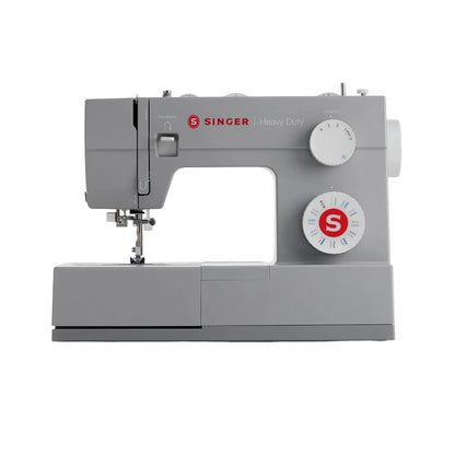 מכונת תפירה Singer Heavy Duty 4423 המשלבת עוצמה תעשייתית עם נוחות ביתית, המתוכננת להתמודדות קלה עם בדים עבים ומשימות מאתגרות