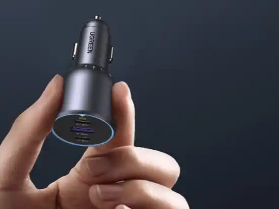 מטען לרכב 2xusb-c Pd+usb-a 130w שחור Ugreen