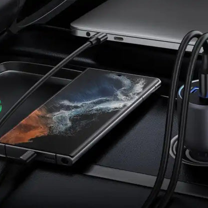 מטען לרכב 2xusb-c Pd+usb-a 130w שחור Ugreen