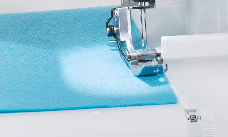 מכונת תפירה Brother 2104D Overlocker-White