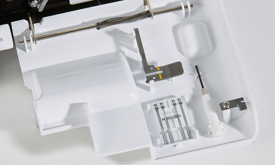 מכונת תפירה Brother 2104D Overlocker-White