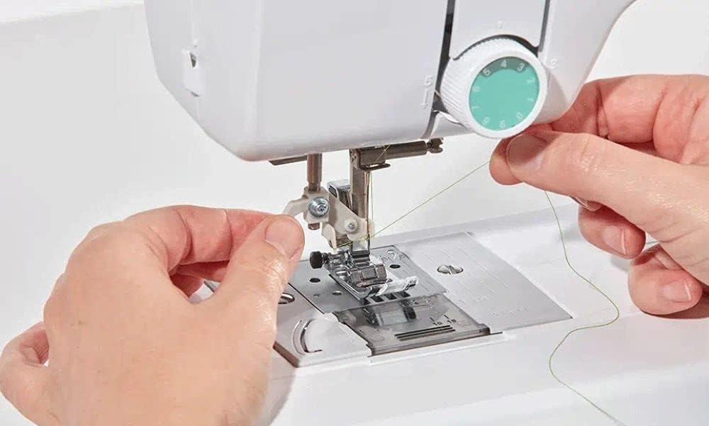 מכונת תפירה Brother CS70S-White