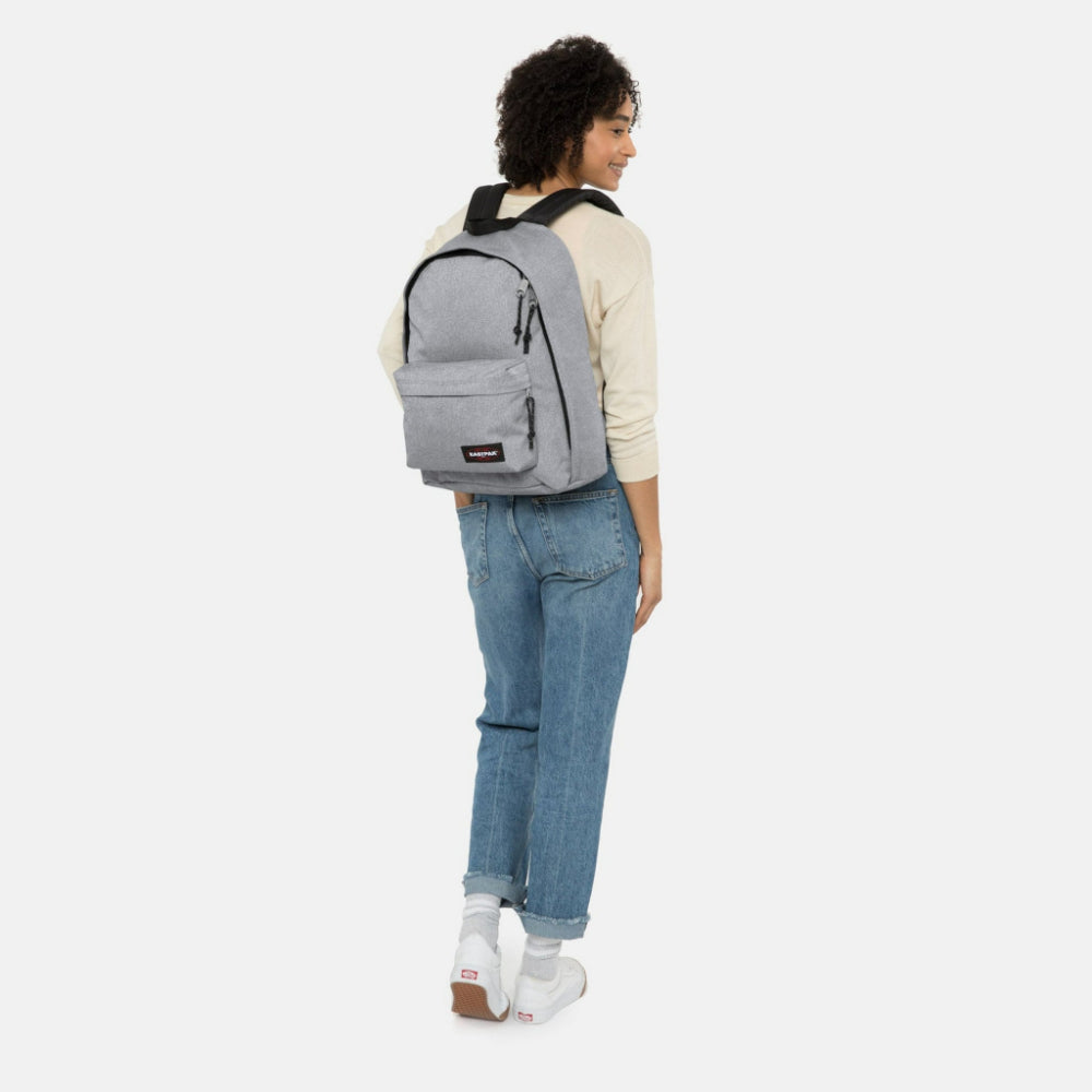 תיק-גב-eastpak-דגם-out-of-office